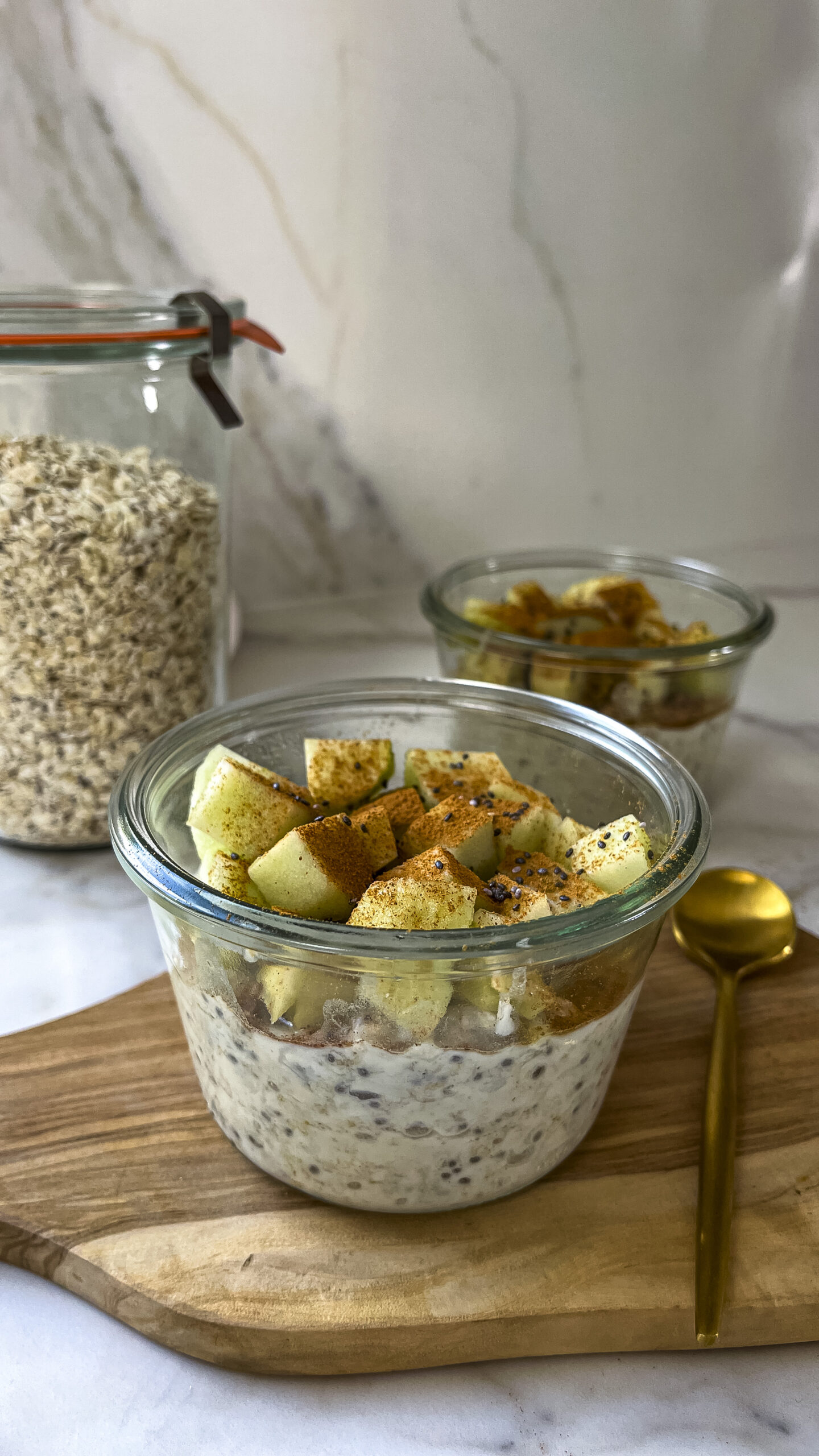 Overnight Oats with Apples, Almond flakes & Coconut