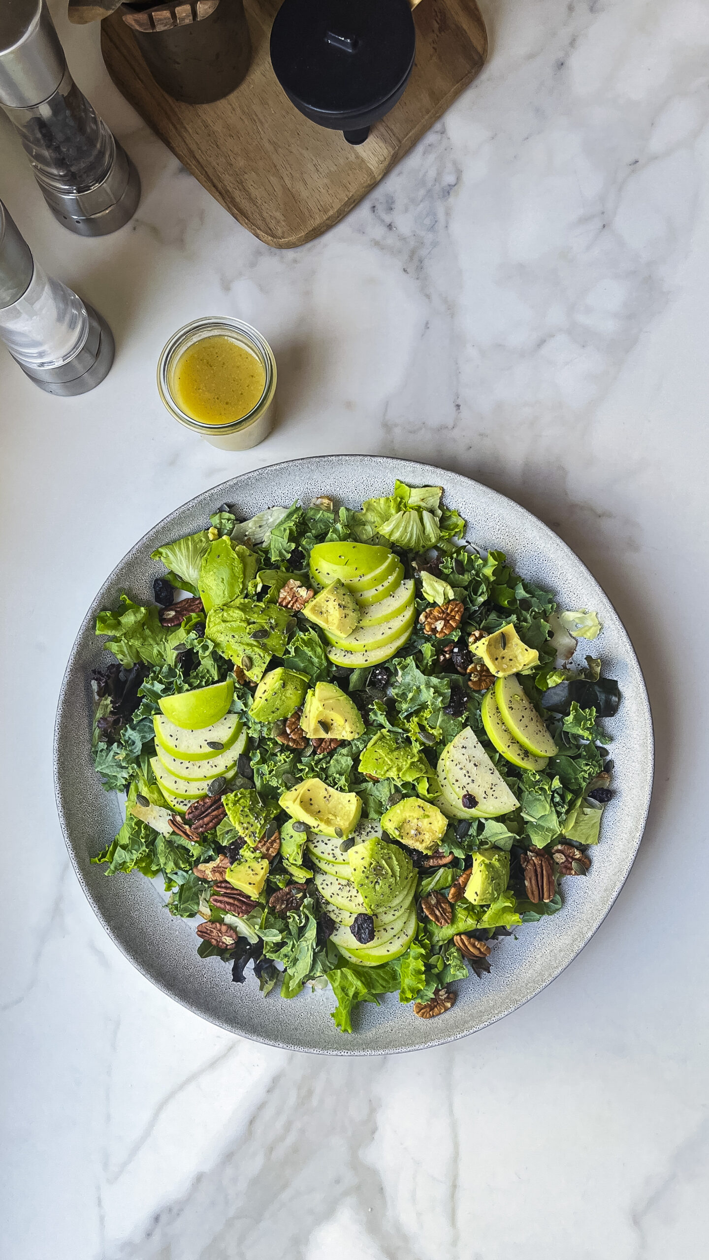 Green Salad with Apples, Avocado & Cranberries